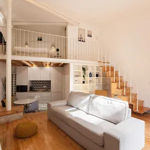 feels-like-home-graca-lovely-apartment-iii.hotels-lisbon-portugal.com/